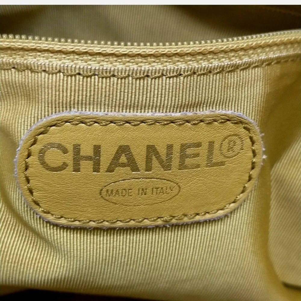 CHANEL CC LEATHER TOTE BAG